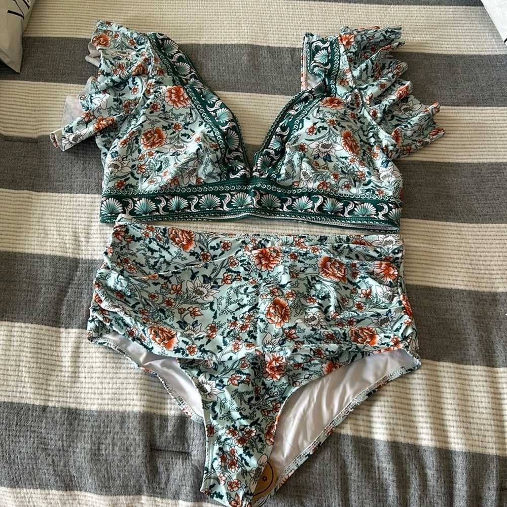 New Soucrat High Waisted Ruffle Bikini Set, Size Large